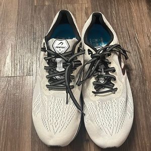 Nwot Newton sneakers